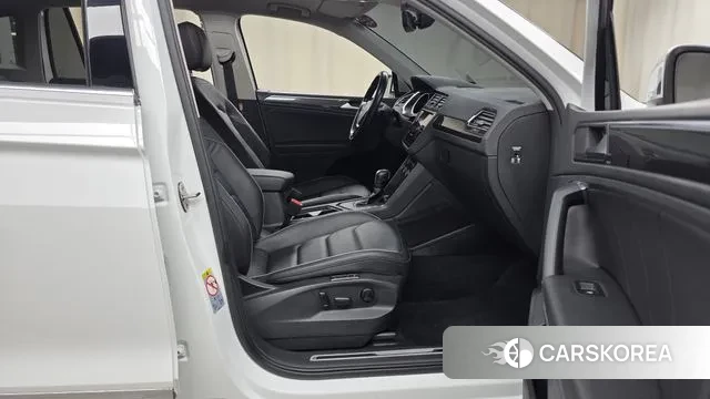 Volkswagen Tiguan second Generation 2020 Белый из Кореи, фото 2