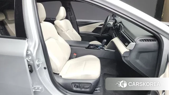 Toyota Camry (XV80) 2025 Серебряный из Кореи, фото 2