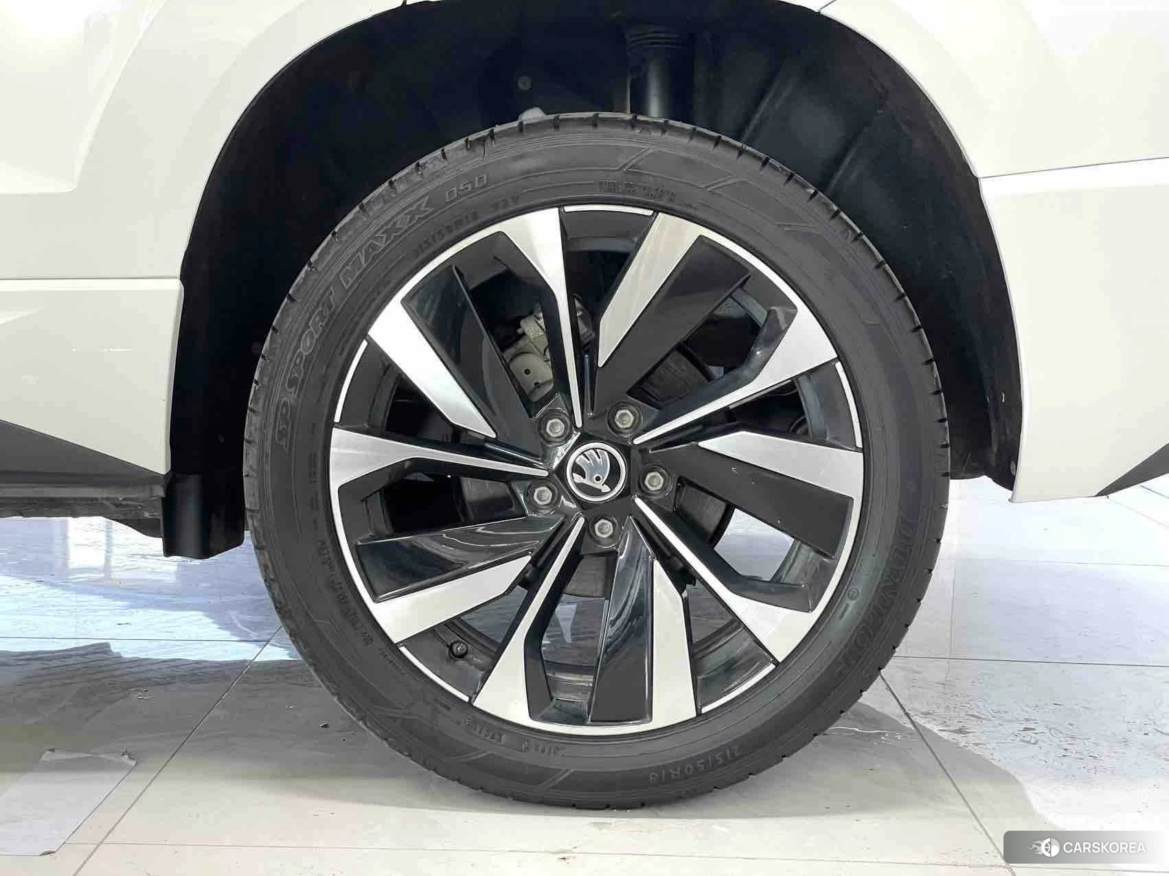 Skoda Krok 2021 Белый из Китая, фото 2