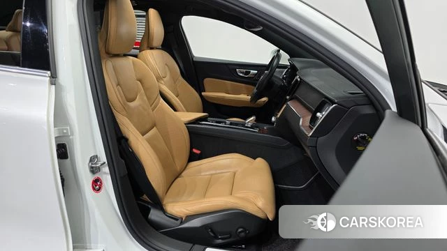 Volvo S60 3rd generation 2020 Белый из Кореи, фото 2