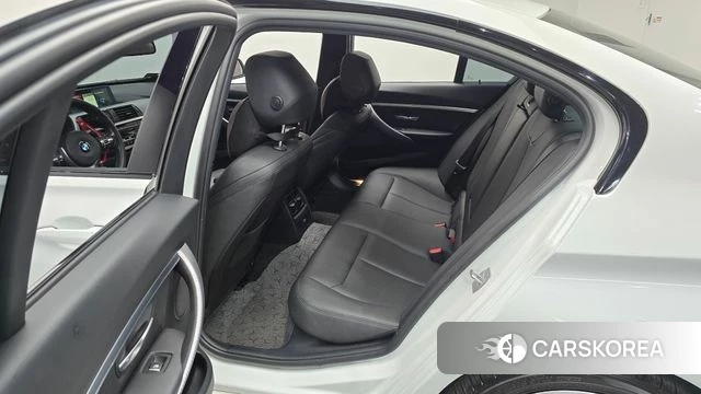 BMW 3 Series (F30) 2018 Белый из Кореи, фото 2