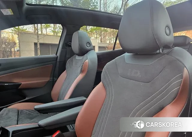 Volkswagen ID.4 2023 Серебряный из Кореи, фото 2