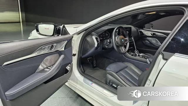 BMW 8 Series (G15) 2023 Белый из Кореи, фото 2