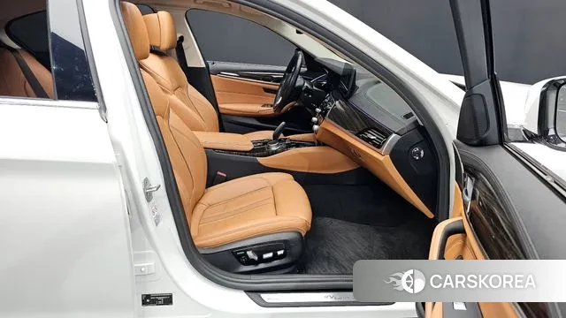 BMW 5 Series (G30) 2021 Белый из Кореи, фото 2