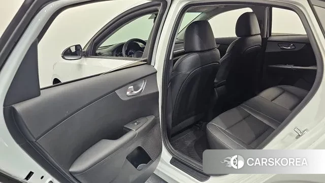 Kia The New K3 2nd generation 2022 Белый из Кореи, фото 2