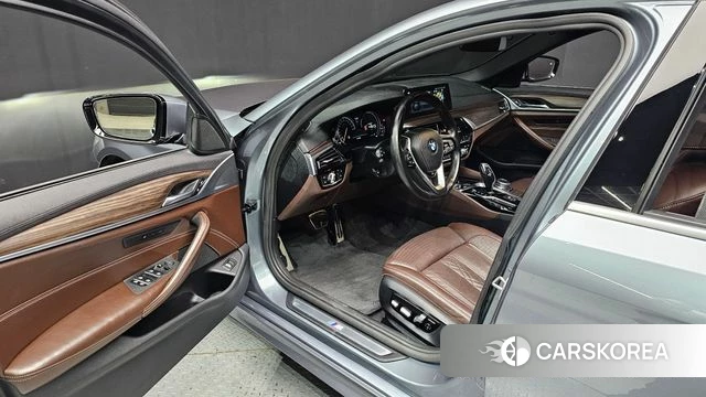 BMW 5 Series (G30) 2018 Серый из Кореи, фото 2