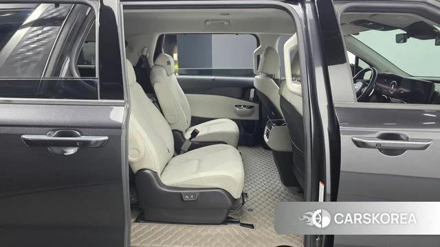 Kia Carnival 4th generation 2023 Серый из Кореи, фото 2