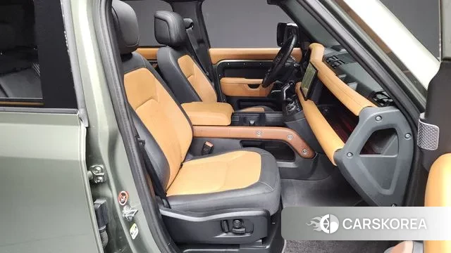 Land Rover Defender (L663) 2024 Темно-зеленый из Кореи, фото 2