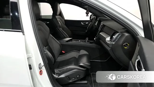 Volvo XC60 second Generation 2020 Белый из Кореи, фото 2