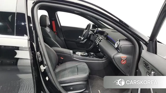 Mercedes-Benz A-Class W177 2024 Черный из Кореи, фото 2