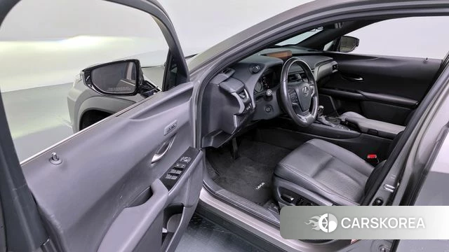 Lexus UX250h 2021 Серебристо-серый из Кореи, фото 2