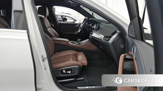 BMW X6 (G06) 2023 Белый из Кореи, фото 2
