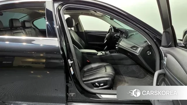 BMW 5 Series (G30) 2018 Черный из Кореи, фото 2