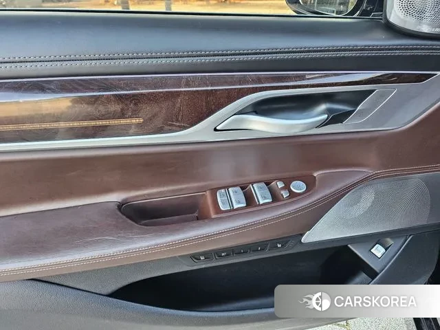 BMW 7 Series (G11) 2018 Черный из Кореи, фото 2