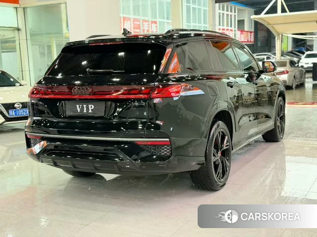 Audi Q6 2023 Черный из Китая, фото 2