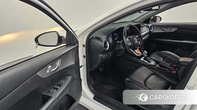 Kia The New K3 2nd generation 2021 Белый из Кореи, фото 2