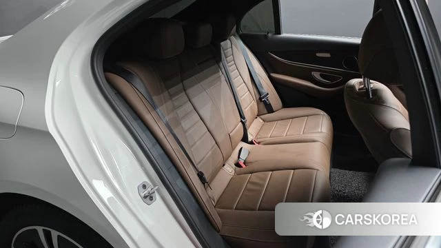 Mercedes-Benz E-Class W213 2022 Белый из Кореи, фото 2