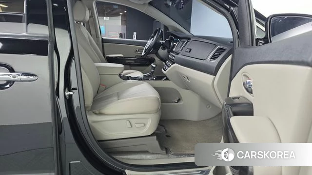 Kia The New Carnival 2019 Черный из Кореи, фото 2