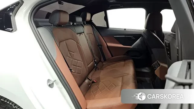 BMW 5 Series (G60) 2024 Белый из Кореи, фото 2