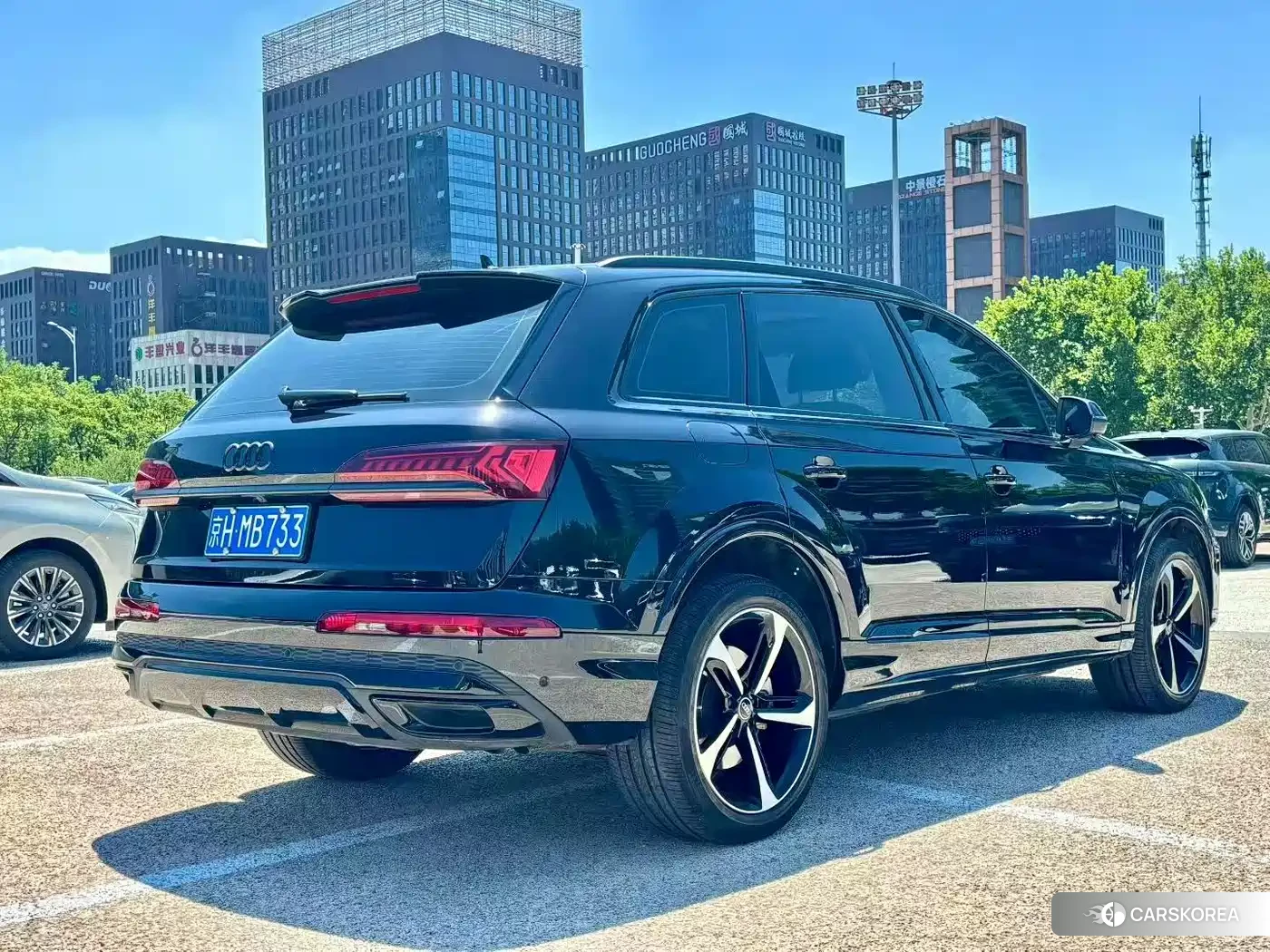 Audi Q7 2021 Черный из Китая, фото 2
