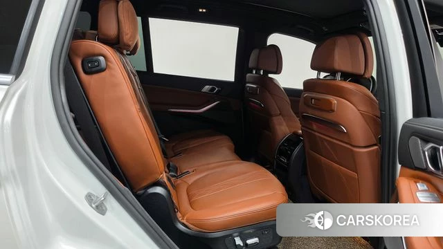BMW X7 (G07) 2025 Белый из Кореи, фото 2