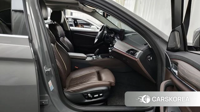 BMW 5 Series (G30) 2020 Серый из Кореи, фото 2