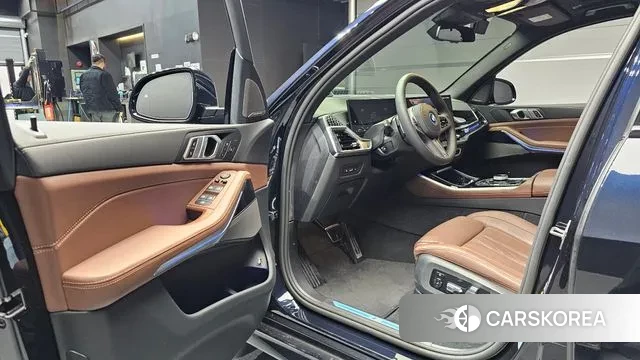 BMW X5 (G05) 2025 Черный из Кореи, фото 2