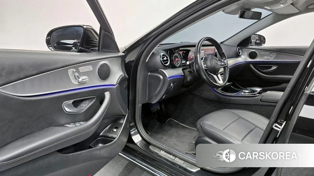 Mercedes-Benz E-Class W213 2019 Черный из Кореи, фото 2