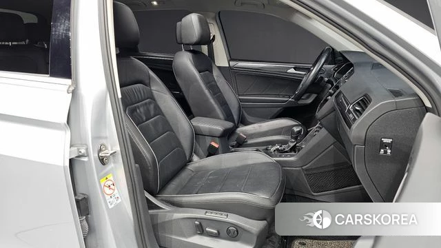 Volkswagen Tiguan second Generation 2018 Серебряный из Кореи, фото 2