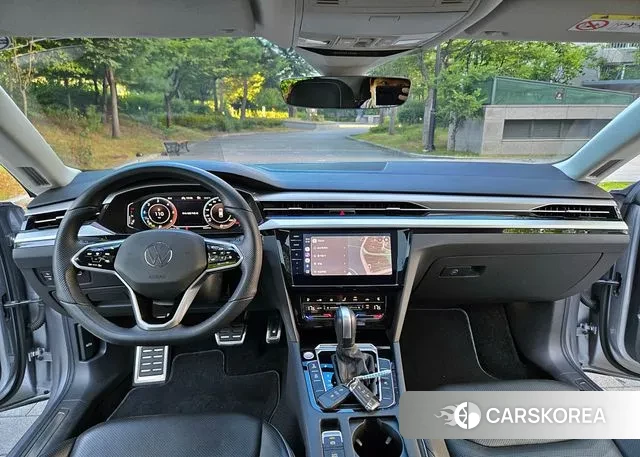 Volkswagen Arteon 2023 Серебристо-серый из Кореи, фото 2