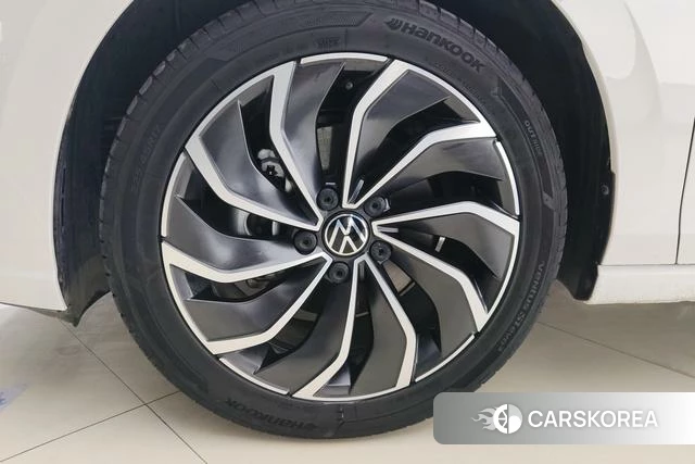Volkswagen Golf 2024 Белый из Китая, фото 2