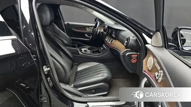 Mercedes-Benz E-Class W213 2018 Черный из Кореи, фото 2