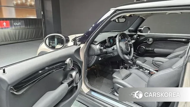 Mini Cooper 2023 Серебристо-серый из Кореи, фото 2