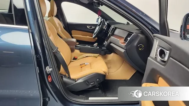 Volvo XC60 second Generation 2024 Синий из Кореи, фото 2