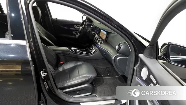 Mercedes-Benz E-Class W213 2020 Черный из Кореи, фото 2