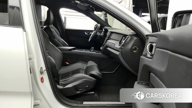 Volvo XC60 second Generation 2021 Белый из Кореи, фото 2