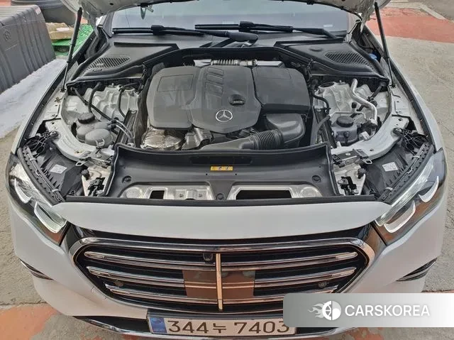 Mercedes-Benz E-Class W214 2024 Белый из Кореи, фото 2