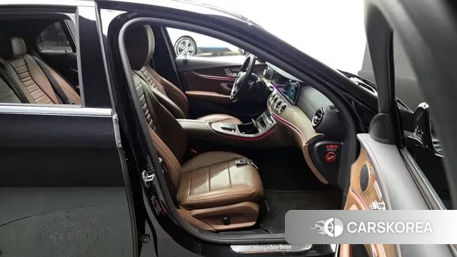 Mercedes-Benz E-Class W213 2022 Черный из Кореи, фото 2