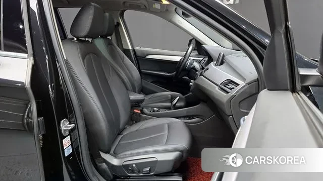 BMW X1 (F48) 2020 Черный из Кореи, фото 2