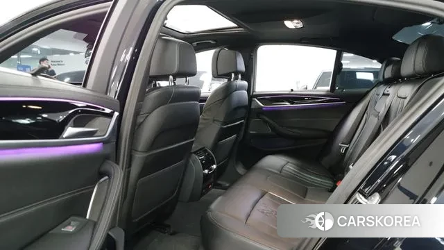 BMW 5 Series (G30) 2023 Черный из Кореи, фото 2