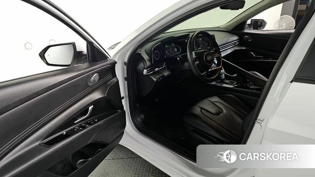 Hyundai The New Avante (CN7) 2024 Белый из Кореи, фото 2