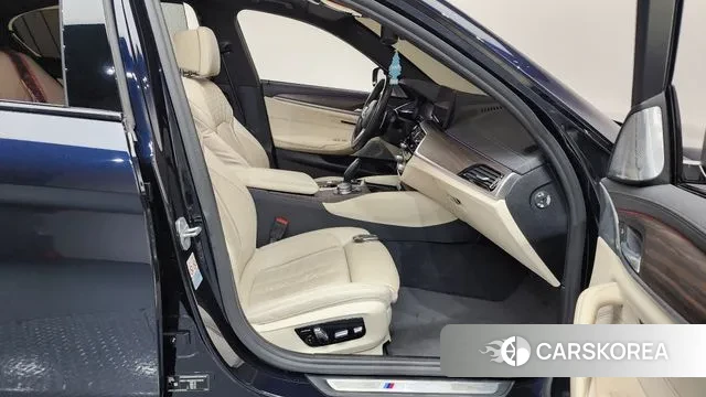 BMW 5 Series (G30) 2021 Черный из Кореи, фото 2