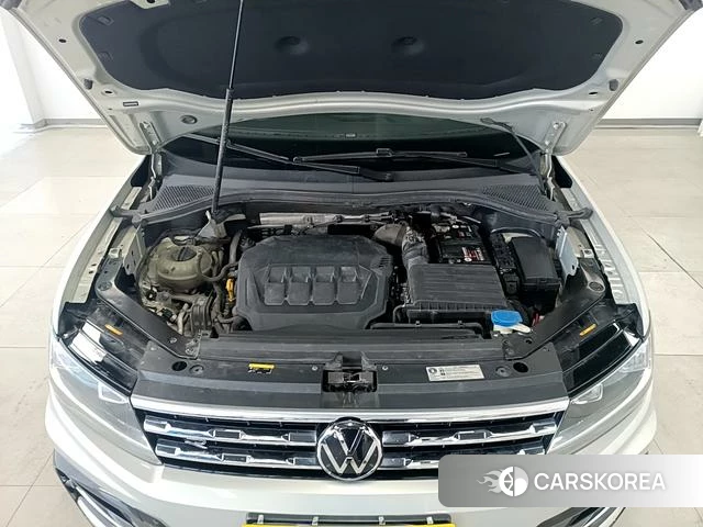 Volkswagen Tiguan L 2021 Серебристо-серый из Китая, фото 2