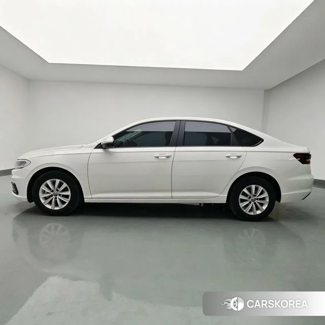 Volkswagen Lavida 2022 Белый из Китая, фото 2
