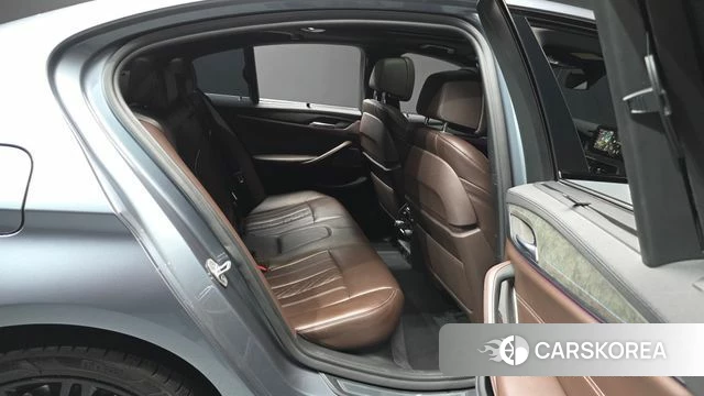 BMW 5 Series (G30) 2018 Серый из Кореи, фото 2