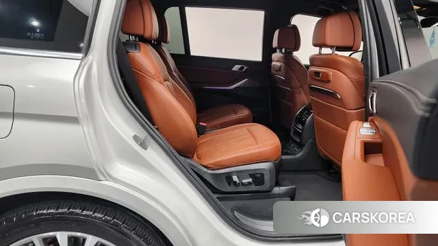 BMW X7 (G07) 2023 Белый из Кореи, фото 2