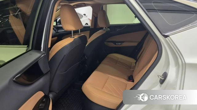 Lexus NX350h Second generation 2023 Белый из Кореи, фото 2
