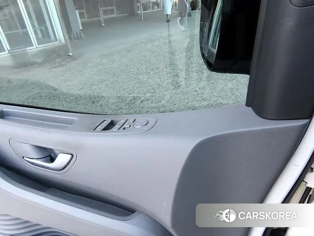 Hyundai Staria 2022 Белый из Кореи, фото 2