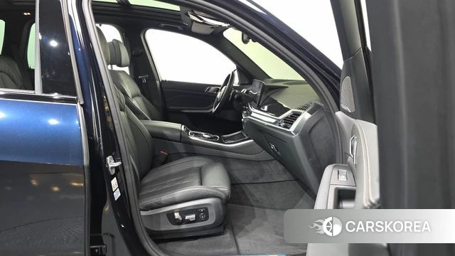 BMW X5 (G05) 2023 Черный из Кореи, фото 2