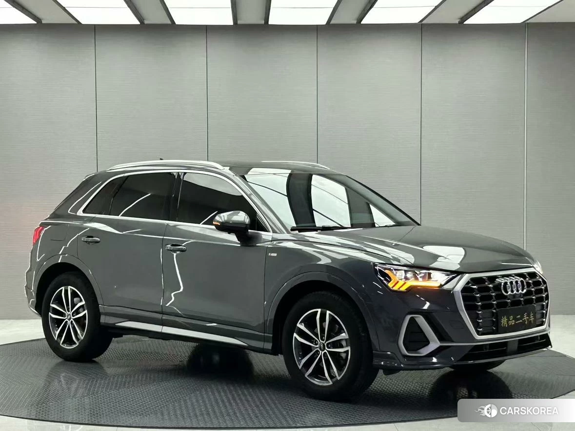 Audi Q3 2022 Темно-серый из Китая, фото 2